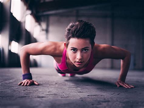 mujeres musculosas|624.500+ Mujeres Musculosas Fotografías de stock, fotos e .